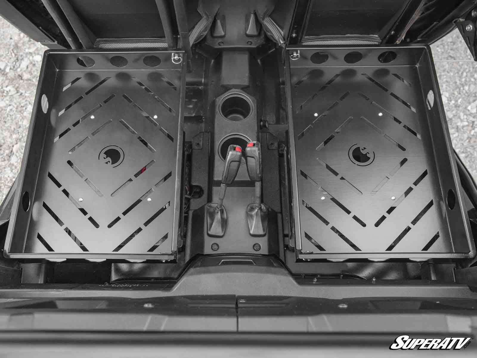 https://media.superatv.com/media/catalog/product/p/o/polaris_rzr_1k_4_rear_seat_delete_seat_mounted_cargo_kit_5_1.jpg?optimize=high&fit=bounds&height=&width=3840&quality=85&auto=webp&format=pjpg