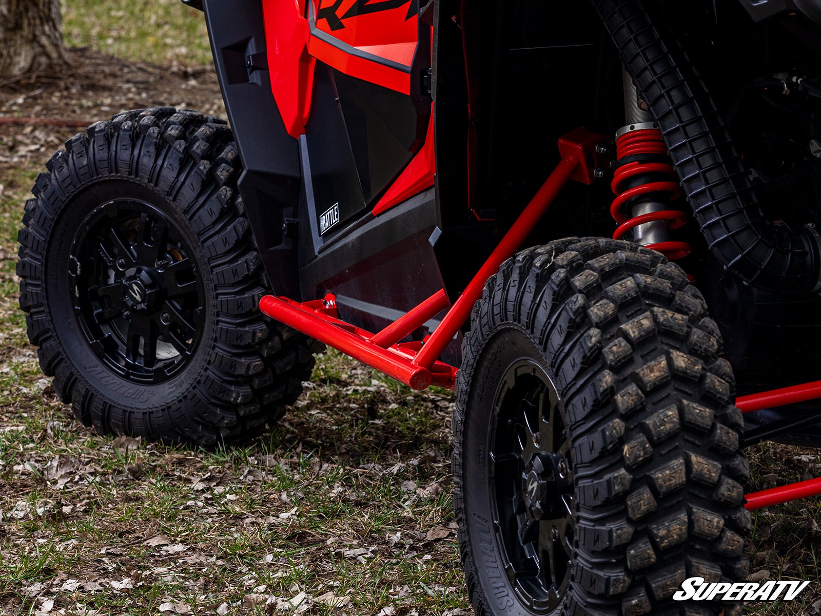 https://media.superatv.com/media/catalog/product/p/o/polaris_rzr_1k_nerf_bars_red_2a_1.jpg?optimize=high&fit=bounds&height=&width=3840&quality=85&auto=webp&format=pjpg