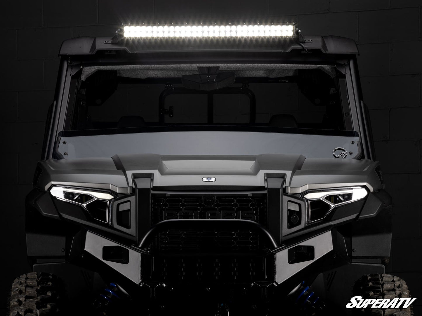 https://media.superatv.com/media/catalog/product/p/o/polaris_xpedition_30inch_roof_light_bar_mount_02_1.jpg