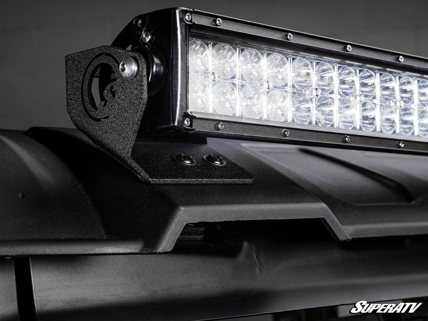 https://media.superatv.com/media/catalog/product/p/o/polaris_xpedition_40inch_roof_light_bar_mounts_03_1.jpg
