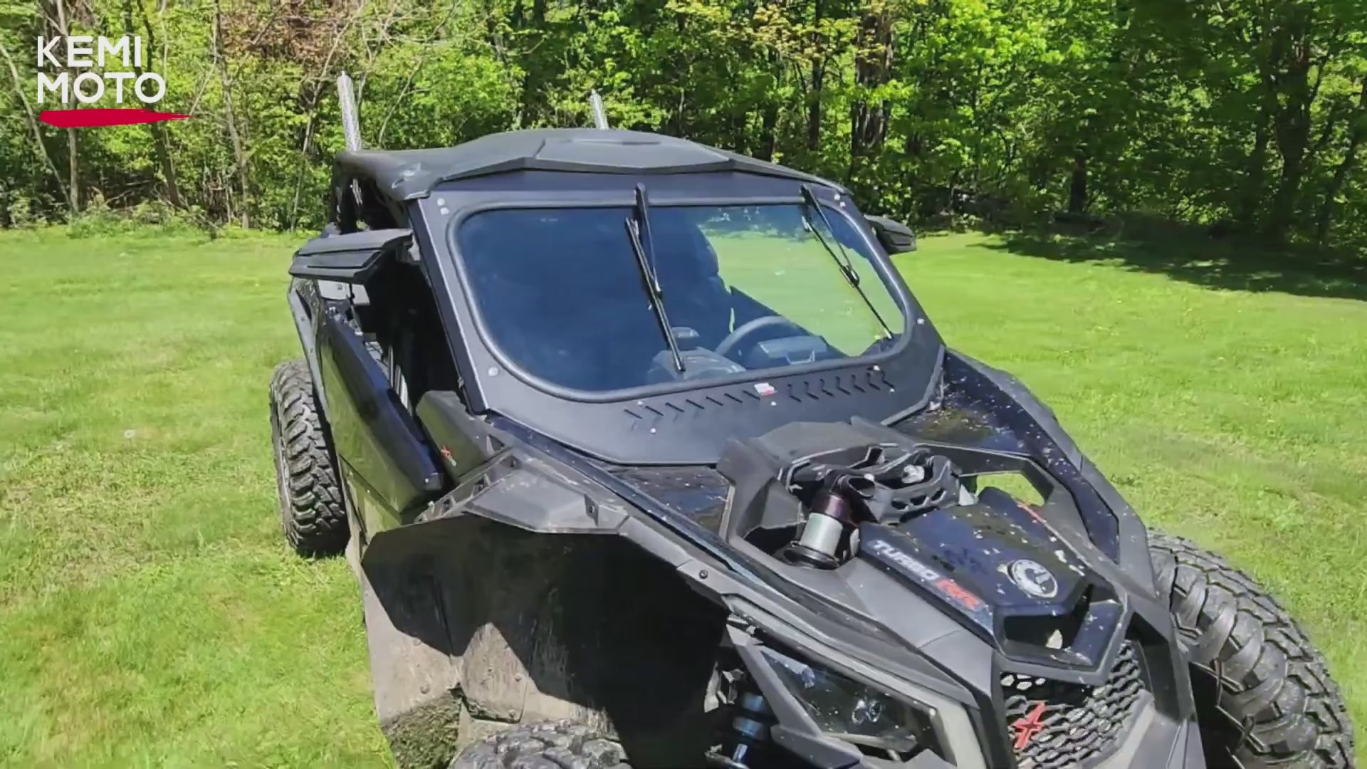 Kemimoto Glass Windshield with Sliding Vents for Can‑Am Maverick X3
