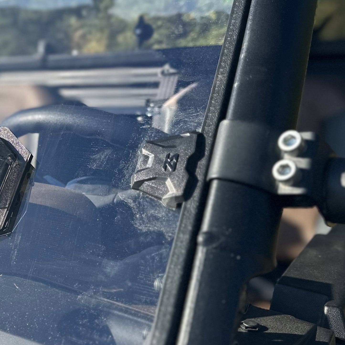 https://www.seizmik.com/wp-content/uploads/2024/11/seizmik-kaw-ridge-windshield-4.jpg