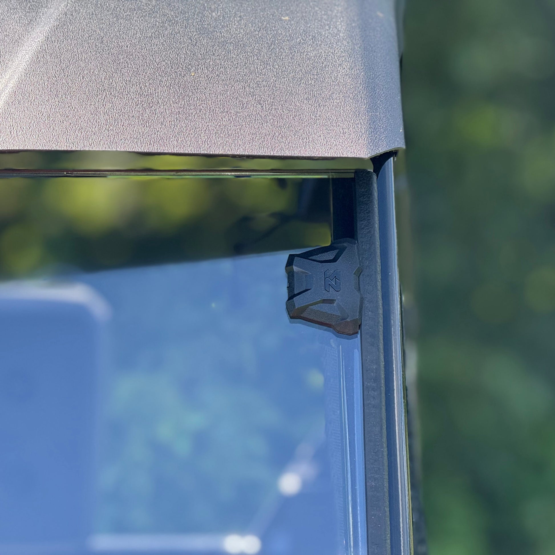 https://www.seizmik.com/wp-content/uploads/2025/08/szk-pioneer-toolless-windshield-7-scaled.jpeg