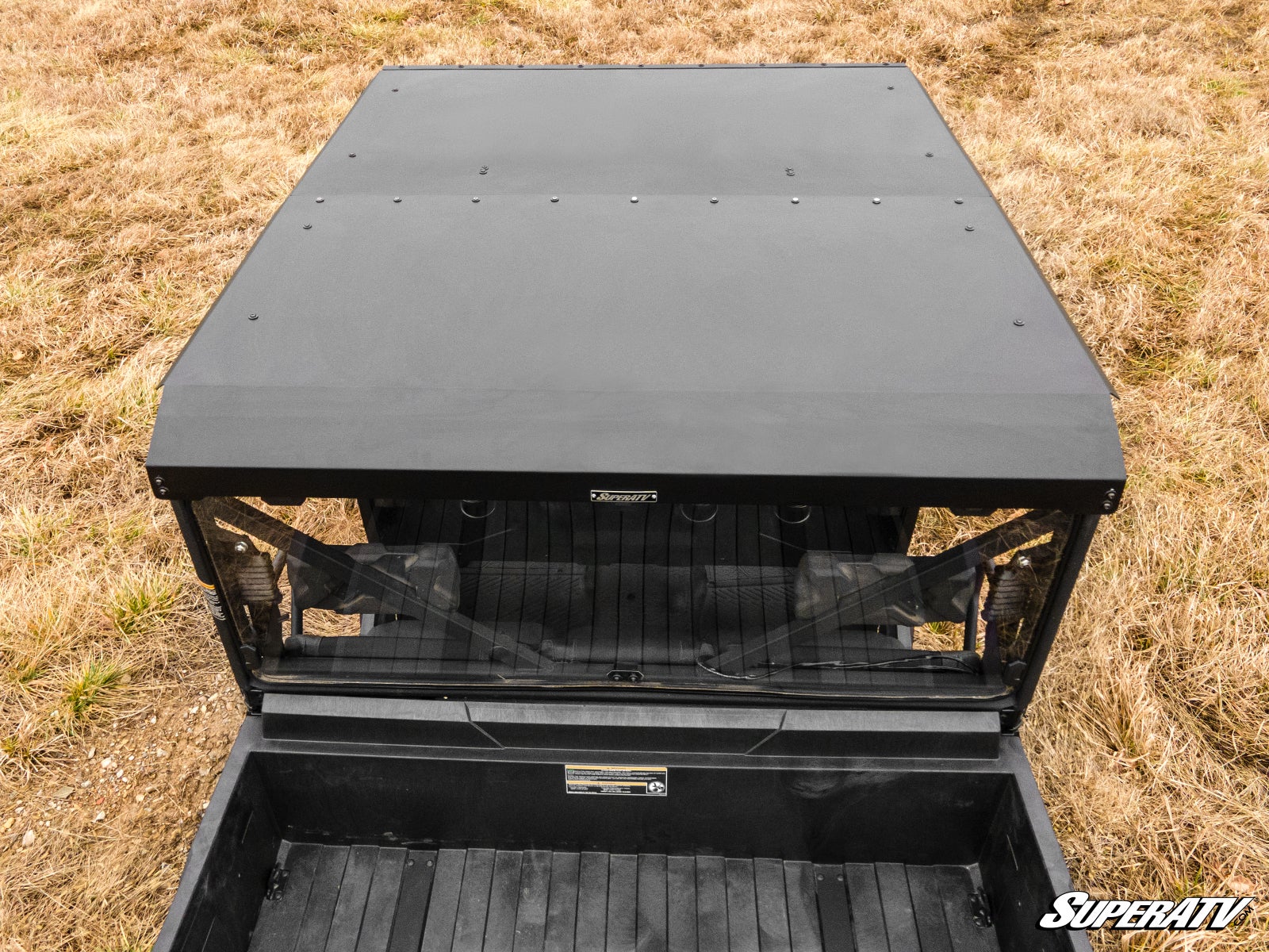 https://media.superatv.com/media/catalog/product/t/r/tracker-800-sx-crew-2pc-aluminum-roof_03.jpg?optimize=high&fit=bounds&height=&width=3840&quality=85&auto=webp&format=pjpg