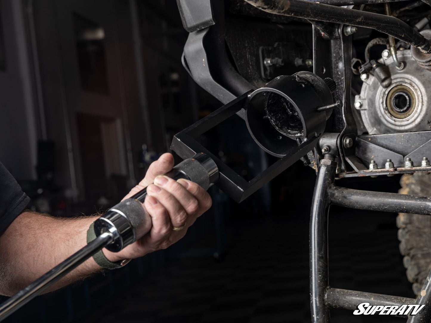 https://media.superatv.com/media/catalog/product/u/n/universal_axle_pulling_tool_9.jpg